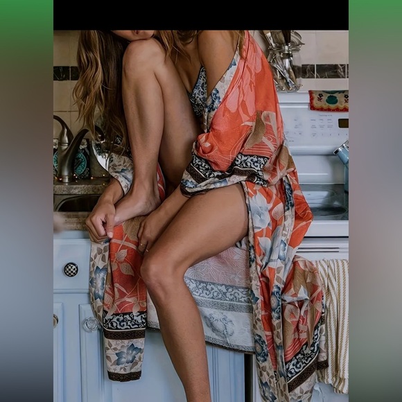 Bohemian style Kimono , summer beach cover-up, Floral print with waist belt/tie - Picture 3 of 8